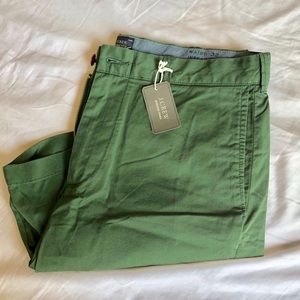 J. Crew men’s chino shorts in green NWT